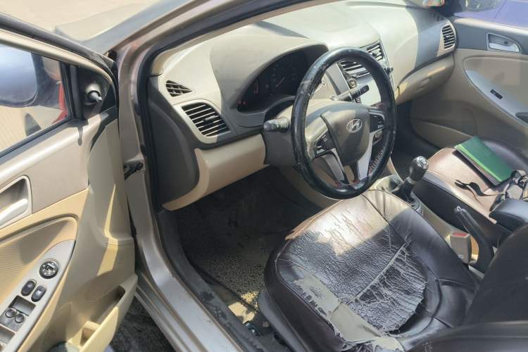 Used Hyundai Verna (older generation) 2010 Sedan 1.4L Manual Comfort GS Driver Seat