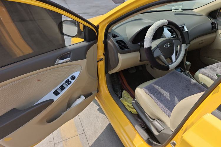 Used Hyundai Verna (older generation) 2010 Sedan 1.4L Automatic Comfort Model GS Driver Seat