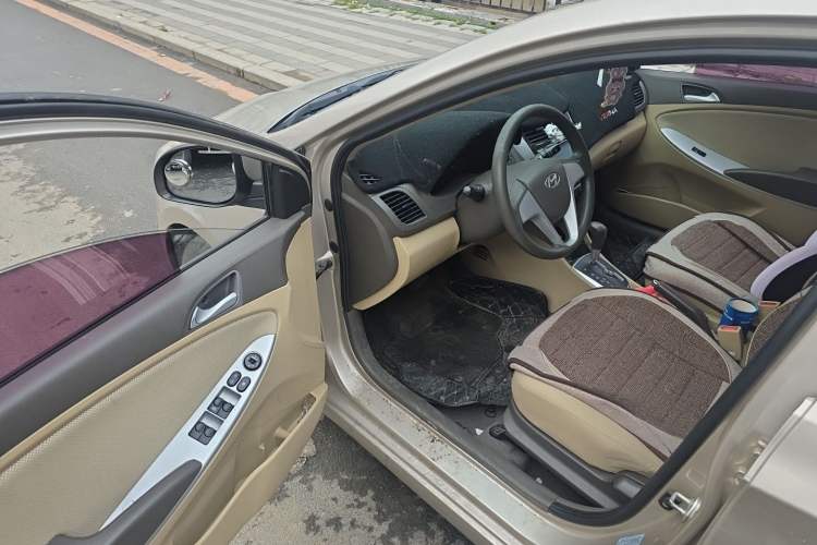 Used Hyundai Verna (older generation) 2010 Sedan 1.4L Automatic Comfort Model GS Driver Seat