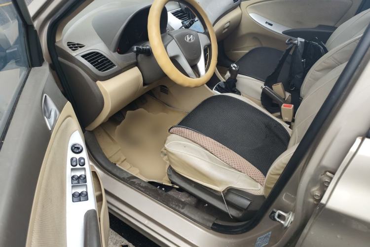 Used Hyundai Verna (older generation) 2010 Sedan 1.4L Manual Standard GL Model Driver Seat