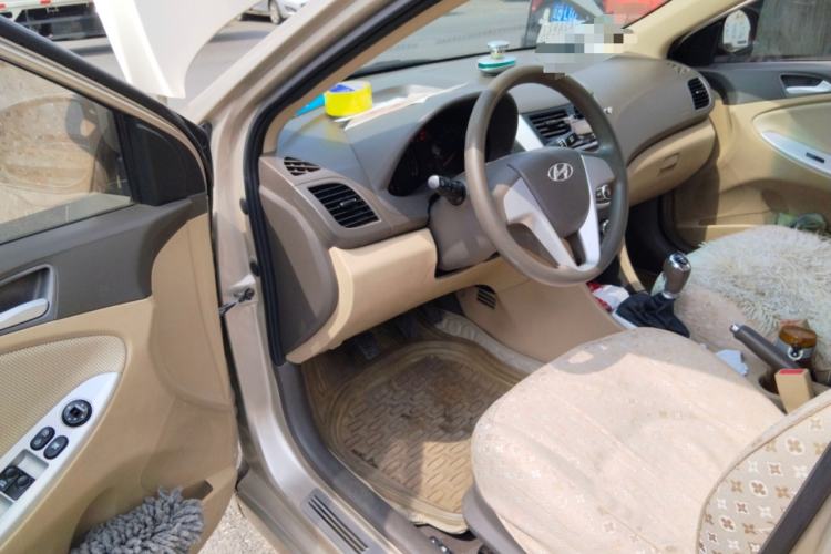 Used Hyundai Verna (older generation) 2010 Sedan 1.4L Manual Comfort GS Driver Seat