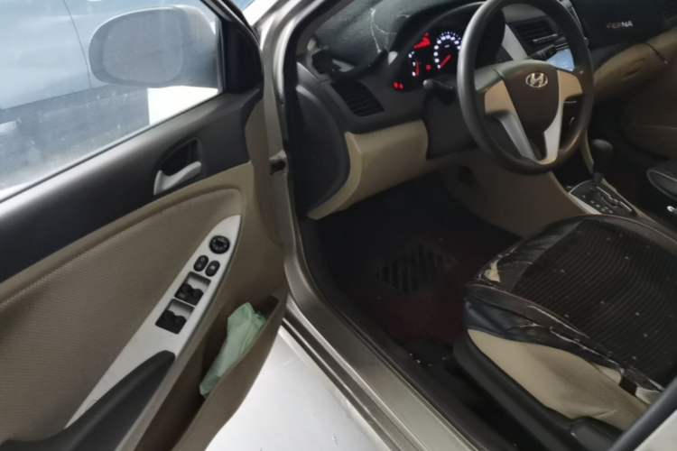 Used Hyundai Verna (older generation) 2010 Sedan 1.4L Automatic Fashionable GT Model Driver Seat