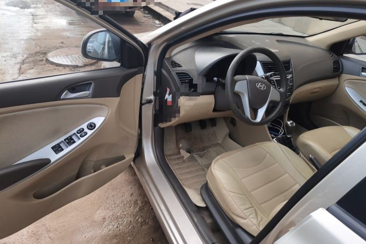 Used Hyundai Verna (older generation) 2010 Sedan 1.4L Manual Comfort GS Driver Seat