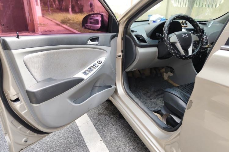 Used Hyundai Verna (older generation) 2010 Sedan 1.4L Manual BLUE Model Driver Seat