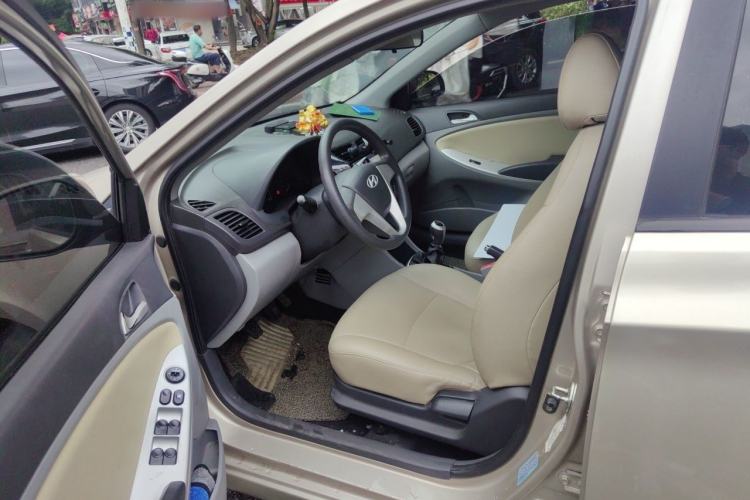 Used Hyundai Verna (older generation) 2010 Sedan 1.4L Manual BLUE Model Driver Seat