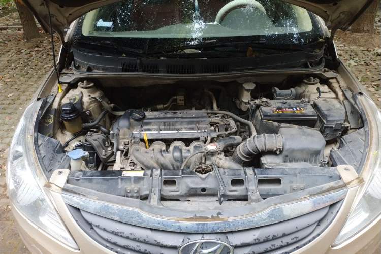Used Hyundai Verna (older generation) 2010 Sedan 1.4L Manual Comfort GS Engine Bay