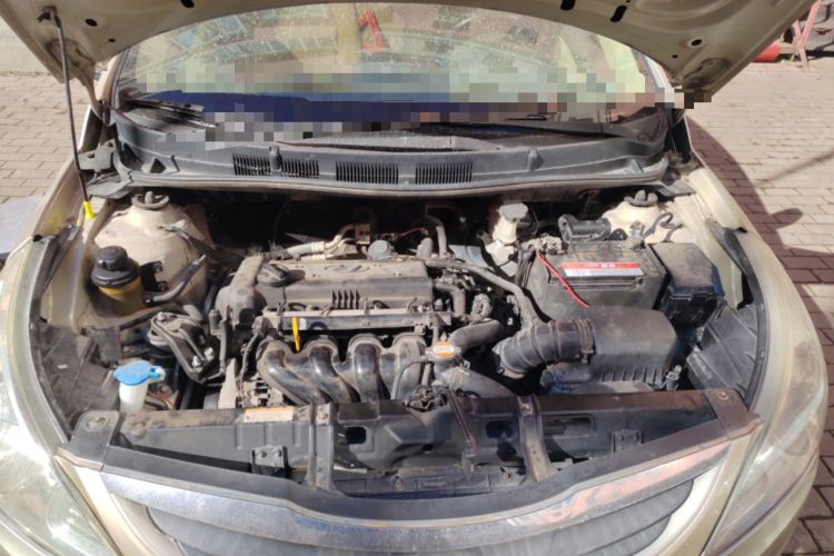 Used Hyundai Verna (older generation) 2010 Sedan 1.4L Manual Standard GL Model Engine Bay