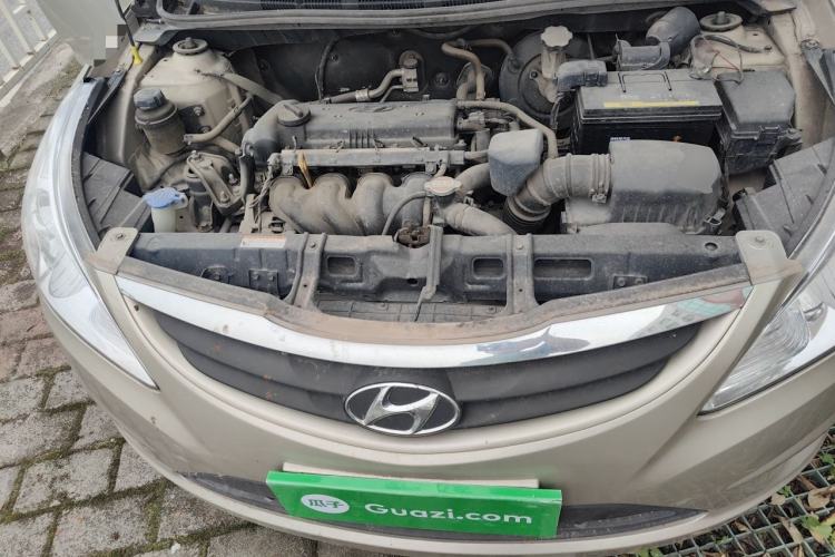 Used Hyundai Verna (older generation) 2010 Sedan 1.4L Manual Standard GL Model Engine Bay