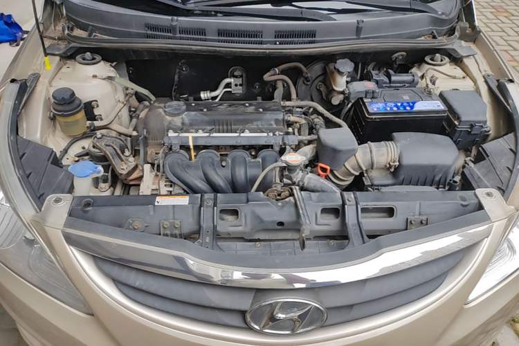 Used Hyundai Verna (older generation) 2010 Sedan 1.4L Automatic Comfort Model GS Engine Bay