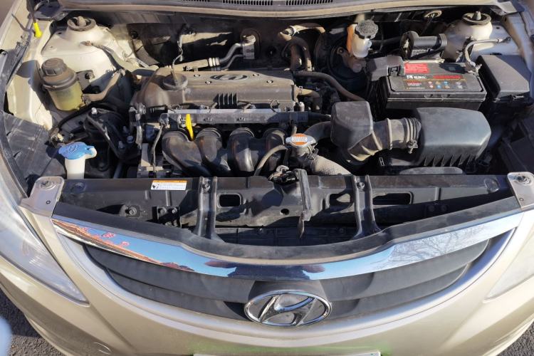 Used Hyundai Verna (older generation) 2010 Sedan 1.4L Manual Comfort GS Engine Bay
