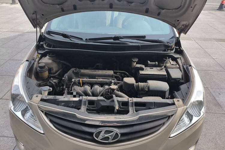 Used Hyundai Verna (older generation) 2010 Sedan 1.4L Manual Comfort GS Engine Bay