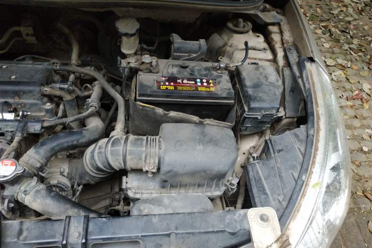 Used Hyundai Verna (older generation) 2010 Sedan 1.4L Manual Comfort GS Engine Bay Left