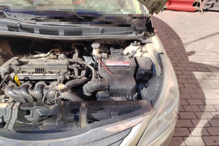 Used Hyundai Verna (older generation) 2010 Sedan 1.4L Manual Standard GL Model Engine Bay Left