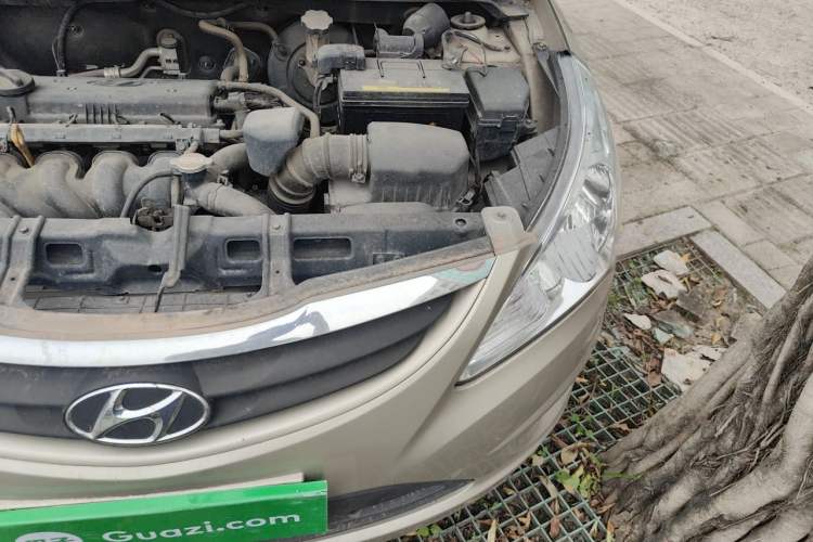 Used Hyundai Verna (older generation) 2010 Sedan 1.4L Manual Standard GL Model Engine Bay Left