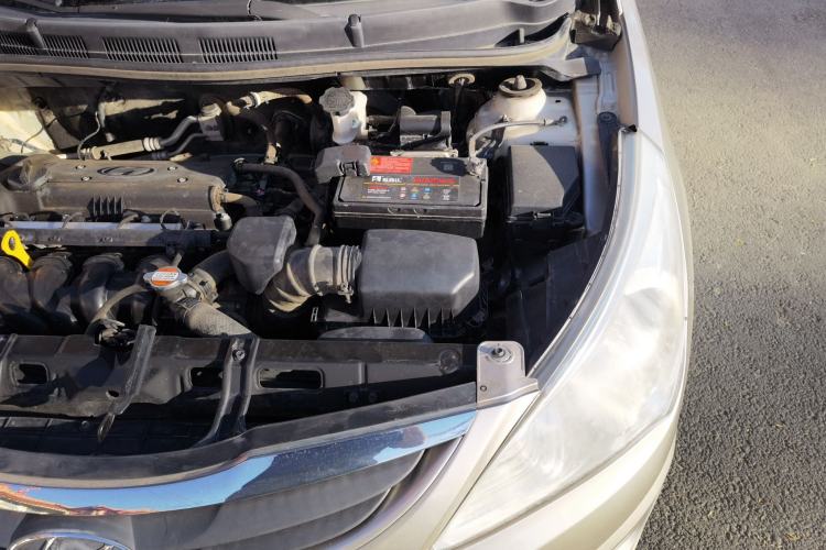 Used Hyundai Verna (older generation) 2010 Sedan 1.4L Manual Comfort GS Engine Bay Left