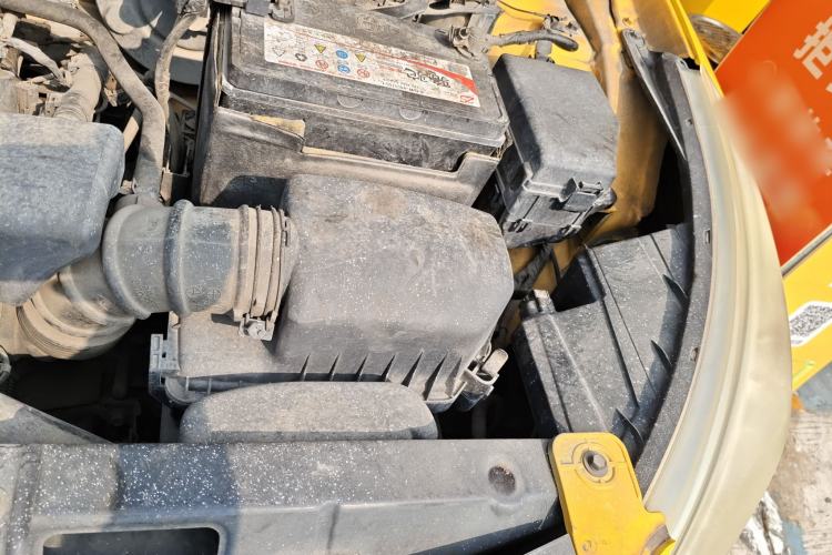 Used Hyundai Verna (older generation) 2010 Sedan 1.4L Manual Standard GL Model Engine Bay Left