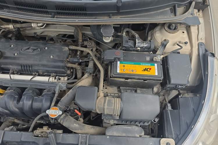 Used Hyundai Verna (older generation) 2010 Sedan 1.4L Automatic Comfort Model GS Engine Bay Left