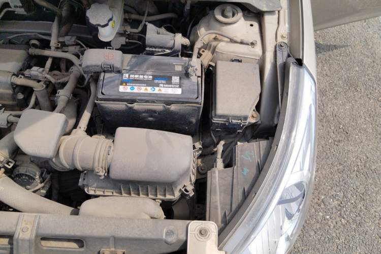 Used Hyundai Verna (older generation) 2010 Sedan 1.4L Manual Comfort GS Engine Bay Left