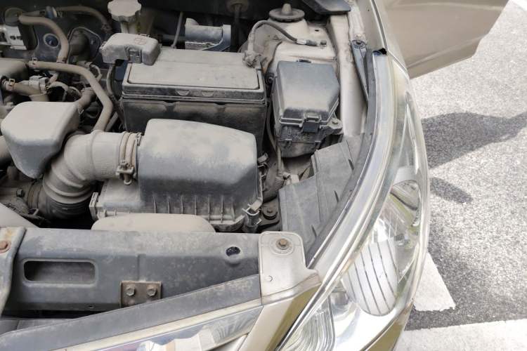 Used Hyundai Verna (older generation) 2010 Sedan 1.4L Manual BLUE Model Engine Bay Left