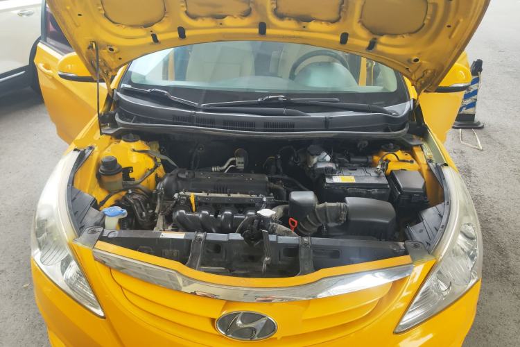 Used Hyundai Verna (older generation) 2010 Sedan 1.4L Automatic Luxury GLS Trim Engine Bay