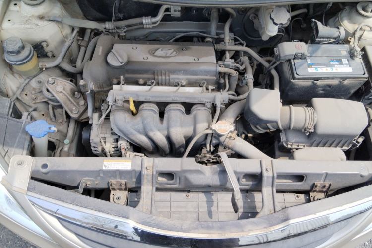 Used Hyundai Verna (older generation) 2010 Sedan 1.4L Manual Comfort GS Engine Bay