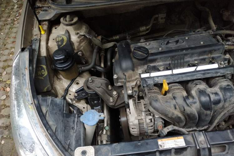 Used Hyundai Verna (older generation) 2010 Sedan 1.4L Manual Comfort GS Engine Bay Right