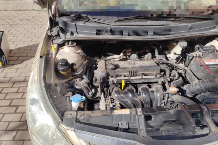 Used Hyundai Verna (older generation) 2010 Sedan 1.4L Manual Standard GL Model Engine Bay Right