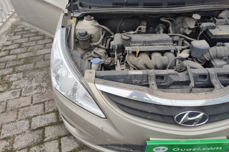 Used Hyundai Verna (older generation) 2010 Sedan 1.4L Manual Standard GL Model Engine Bay Right