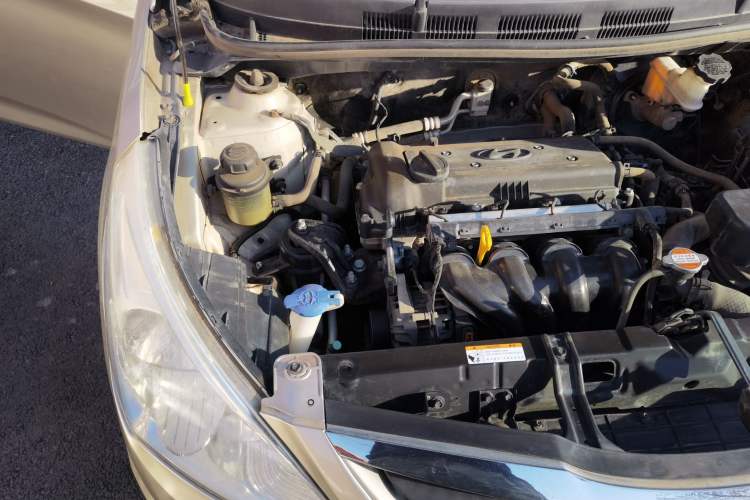 Used Hyundai Verna (older generation) 2010 Sedan 1.4L Manual Comfort GS Engine Bay Right