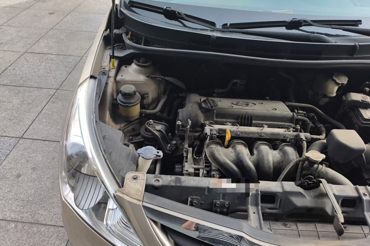 Used Hyundai Verna (older generation) 2010 Sedan 1.4L Manual Comfort GS Engine Bay Right