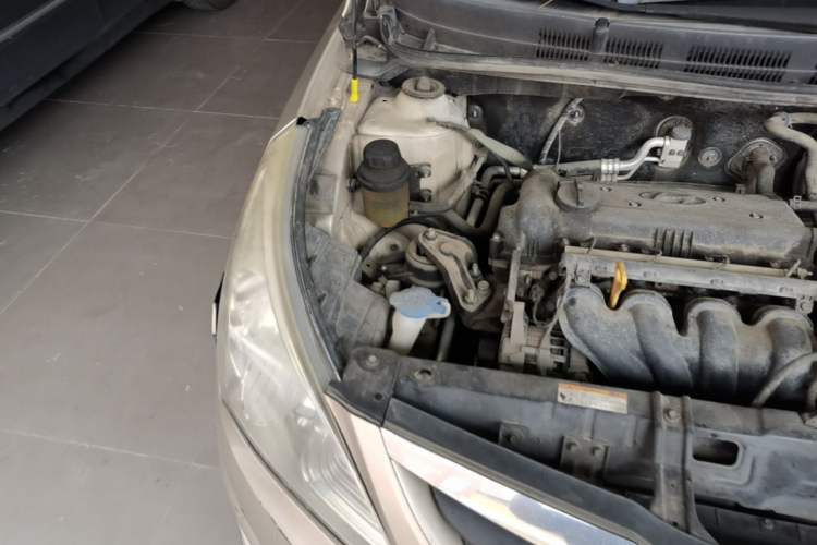 Used Hyundai Verna (older generation) 2010 Sedan 1.4L Automatic Fashionable GT Model Engine Bay Right