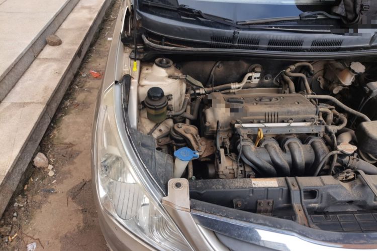 Used Hyundai Verna (older generation) 2010 Sedan 1.4L Manual Comfort GS Engine Bay Right