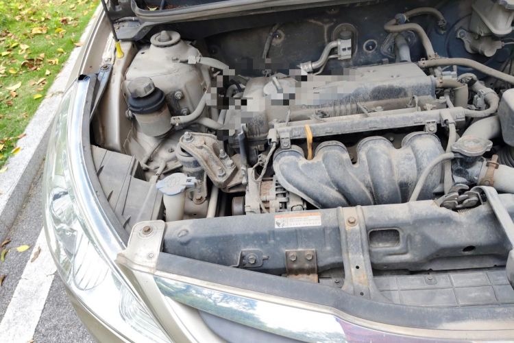 Used Hyundai Verna (older generation) 2010 Sedan 1.4L Manual BLUE Model Engine Bay Right