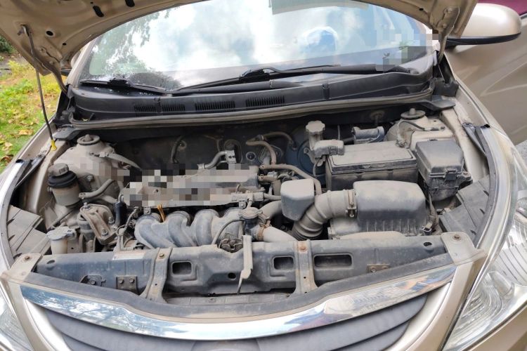 Used Hyundai Verna (older generation) 2010 Sedan 1.4L Manual BLUE Model Engine Bay