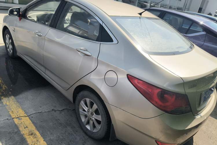 Used Hyundai Verna (older generation) 2010 Sedan 1.4L Manual Comfort GS Exterior 2