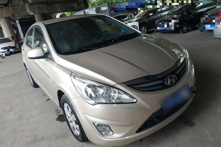 Used Hyundai Verna (older generation) 2010 Sedan 1.4L Manual Comfort GS Front Right 45 Deg