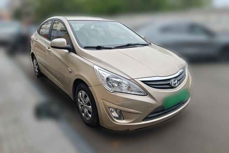 Used Hyundai Verna (older generation) 2010 Sedan 1.4L Manual Comfort GS Front Right 45 Deg