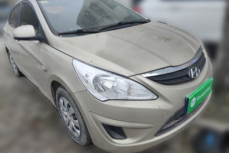 Used Hyundai Verna (older generation) 2010 Sedan 1.4L Manual Standard GL Model Front Right 45 Deg