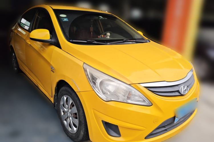 Used Hyundai Verna (older generation) 2010 Sedan 1.4L Manual Standard GL Model Front Right 45 Deg
