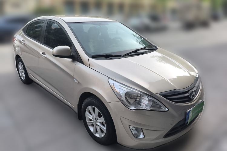Used Hyundai Verna (older generation) 2010 Sedan 1.4L Manual Comfort GS Front Right 45 Deg