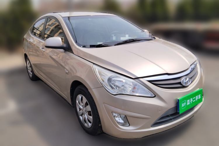 Used Hyundai Verna (older generation) 2010 Sedan 1.4L Manual Comfort GS Front Right 45 Deg