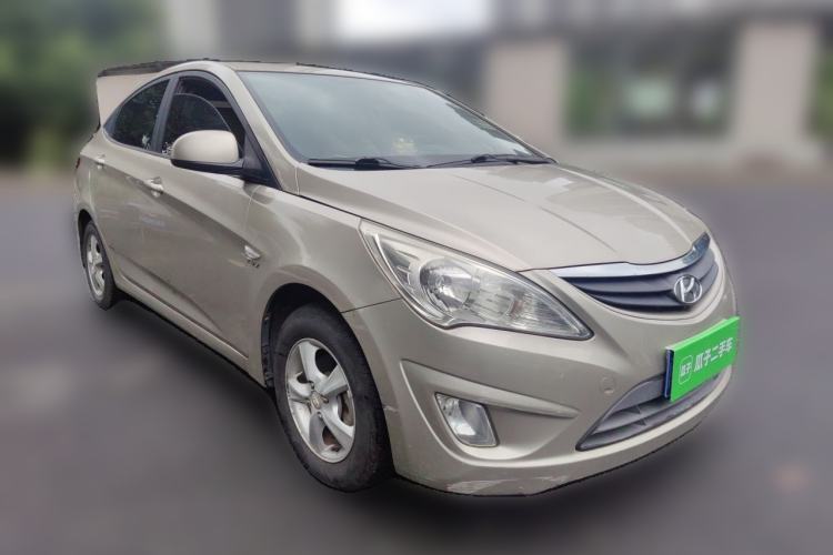 Used Hyundai Verna (older generation) 2010 Sedan 1.4L Manual BLUE Model Front Right 45 Deg