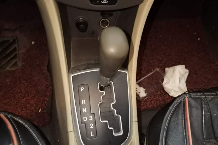 Used Hyundai Verna (older generation) 2010 Sedan 1.4L Automatic Fashionable GT Model Gear Lever