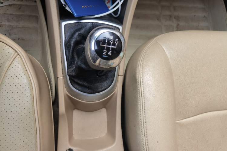 Used Hyundai Verna (older generation) 2010 Sedan 1.4L Manual Comfort GS Gear Lever