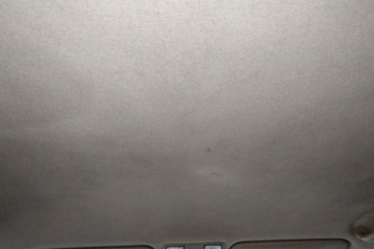 Used Hyundai Verna (older generation) 2010 Sedan 1.4L Manual Comfort GS Headliner