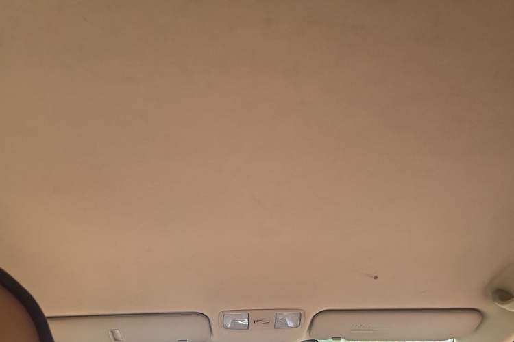 Used Hyundai Verna (older generation) 2010 Sedan 1.4L Automatic Comfort Model GS Headliner