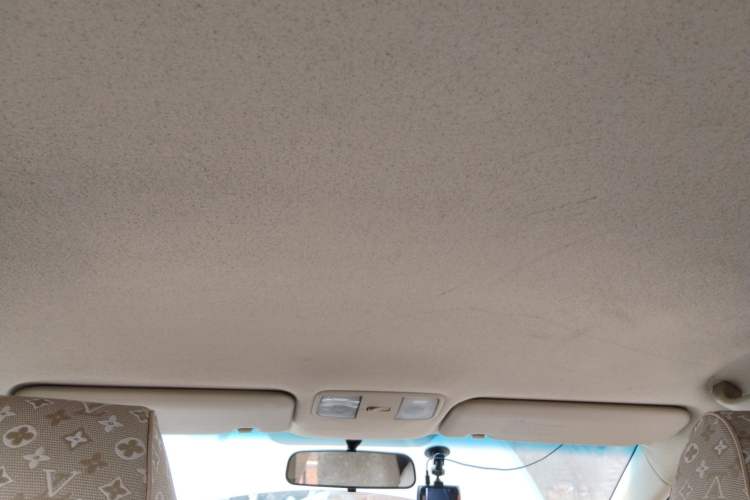 Used Hyundai Verna (older generation) 2010 Sedan 1.4L Manual Comfort GS Headliner