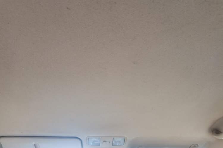 Used Hyundai Verna (older generation) 2010 Sedan 1.4L Manual Comfort GS Headliner