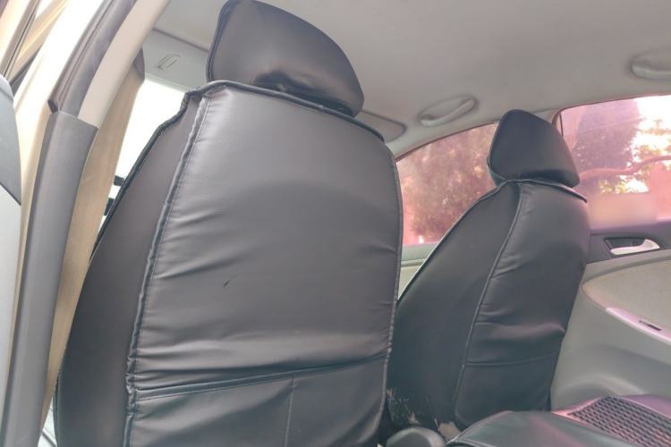 Used Hyundai Verna (older generation) 2010 Sedan 1.4L Manual BLUE Model Headliner
