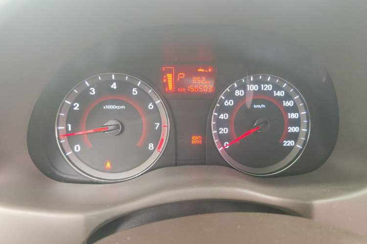 Used Hyundai Verna (older generation) 2010 Sedan 1.4L Automatic Luxury GLS Trim Instrument Cluster